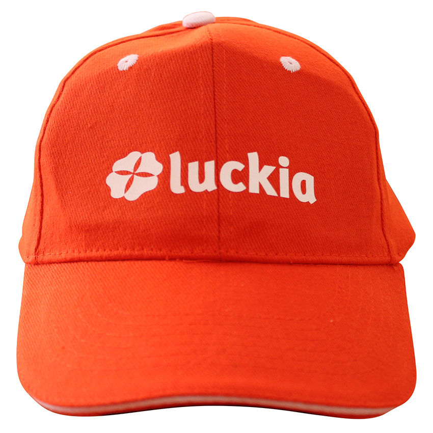 gorra panel luckia