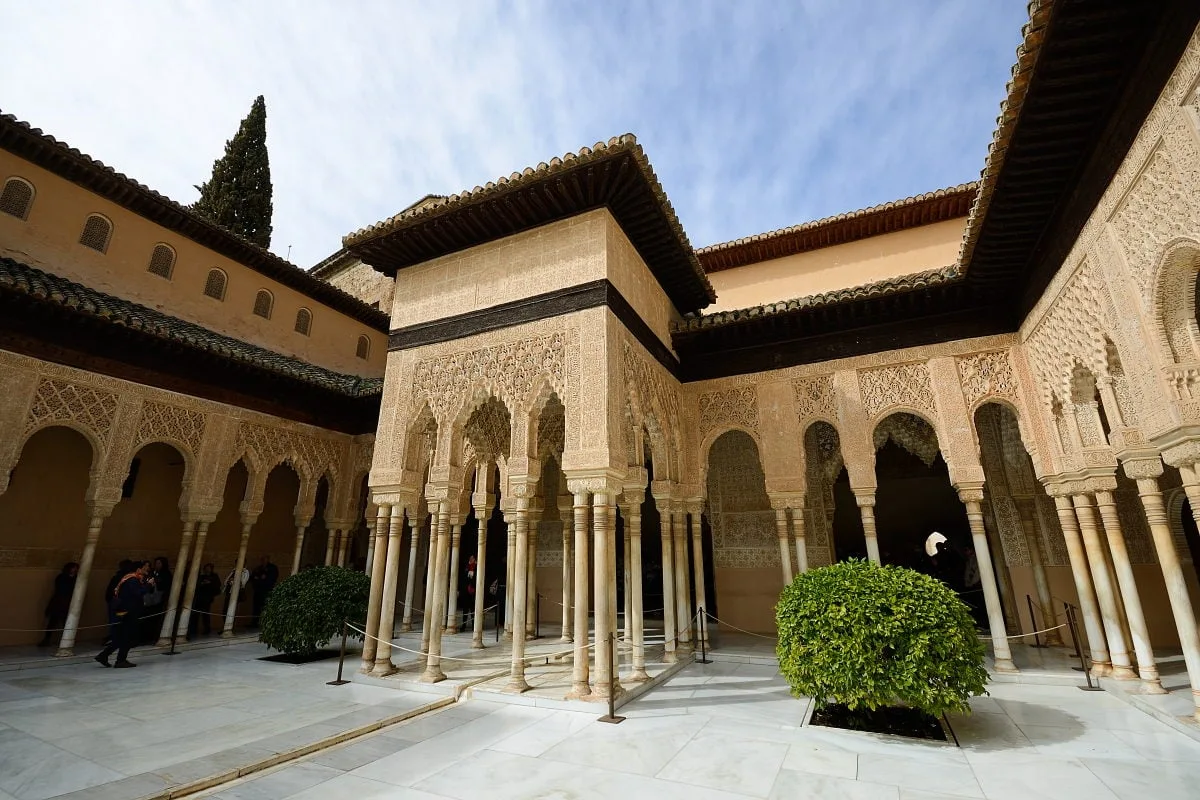 Camisetas en la Alhambra de Granada